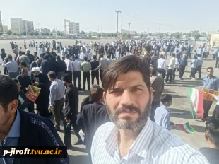 حضور پرشور رئیس، کارکنان و دانشجویان آموزشکده ملی مهارت پسران جیرفت در راهپیمایی ۱۳ آبان

 4